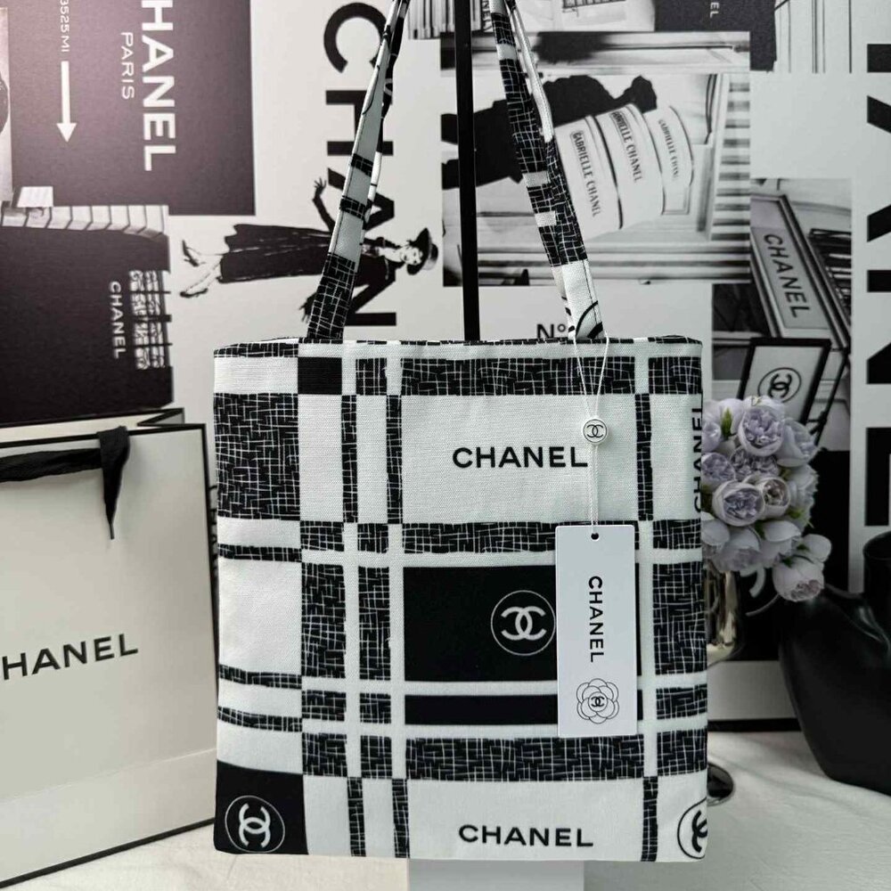GWP CHNEL BLACK MONOCHROME CHECKERED PRINT TOTE BAG